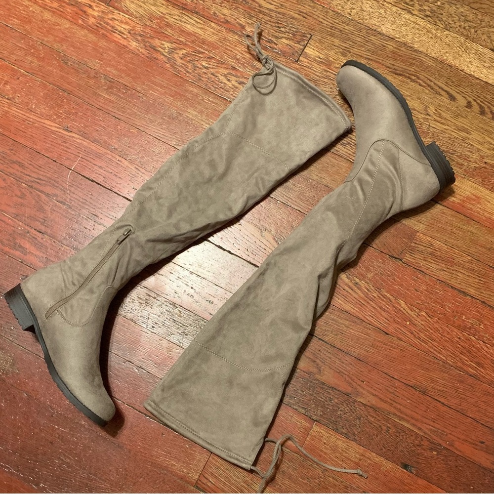 NWT Unisa Suede over knee boots